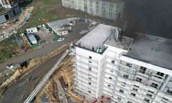 Başakşehir'de şantiyede korkutan yangın: İşçiler çatıya sığındı