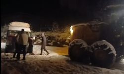 Batman'da köy yolunda mahsur kalan 10 kişi lurtarıldı