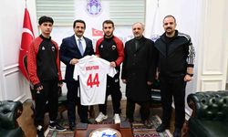 Battalgazi Belediyespor'un milli gururları Başkan Taşkın'ı ziyaret etti