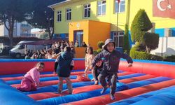 Bayındır'da karne şenliği: Okul bahçesi masal diyarına döndü