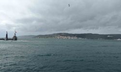 Çanakkale Boğazı fırtına nedeniyle trafiğe kapandı
