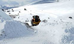Çemişgezek'te karla mücadele: Köylünün sevinci kameraya yansıdı