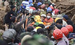 Endonezya'daki toprak kaymasında can kaybı 49'a yükseldi