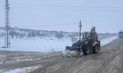 Gaziantep Büyükşehir'den köy yollarında yoğun karla mücadele