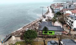 Gölcük Ulaşlı sahilinde taşkınlara karşı dalgakıran çalışması