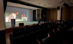 Görme görme engelliler için betimlemeli film gösterimi