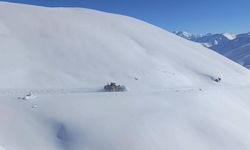 Hakkari'de kar esareti: 357 yol ulaşıma kapandı