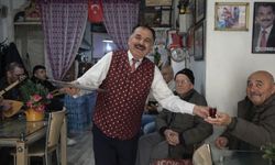 Isparta'da bu çay ocağına stresli giren türkü söyleyerek çıkıyor