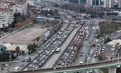 İstanbul'da ara tatilin başlamasıyla trafik yoğunluğu yüzde 85'e ulaştı