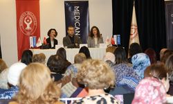 İzmir'de, uzmanlardan rahim ağzı kanseri ve HPV aşısının önemi semineri