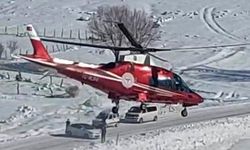 Kalp krizi geçiren vatandaş karlı yola inen ambulans helikopterle hastaneye kaldırıldı