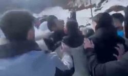 Kartepe'de tartışma kavgaya döndü: Baba, çocuklarının yanında darp edildi