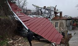Köşk'te fırtına çatıları uçurdu, duvarlar yıkıldı
