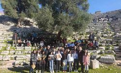 Köyceğiz Ortaokulu öğrencileri Kaunos Antik Tiyatro'da şiir okudu