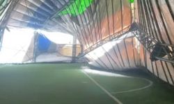 Mardin'nde yoğun kar nedeniyle kapalı halı sahanın çatısı çöktü