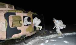 Mehmetçiğin karlı arazide gece eğitimi