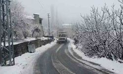 Mersin'in yüksek kesimlerinde karla mücadele sürüyor