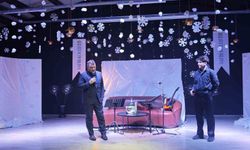 Milletvekili oğluyla aynı sahnede şiir okudu