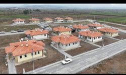 Osmaniye'de yapımı tamamlanan köy evleri hak sahiplerine teslim edildi