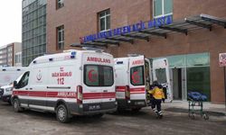 Otomobille çarpışan motosiklet sürücüsü öldü