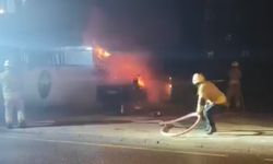 Park halindeki otomobil alev alev yandı