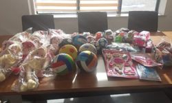 Sağlık çalışanlarından hasta çocuklara oyuncak sürprizi