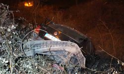 Samsun'da otomobil 3 metre yükseklikten yuvarlandı: Sürücü yara almadan kurtuldu