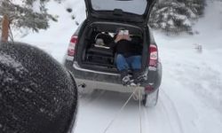 Şavşat'ta geleneksel tahta kızaklarla kış eğlencesi