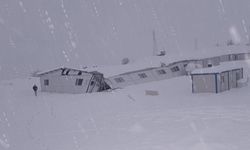 Şırnak'ta hastane şantiyesinde çökme paniği: Konteyner yemekhane çatısı yıkıldı