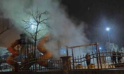 Van'da çocuk parkını yaktılar