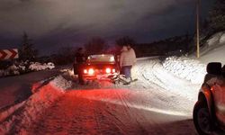 Yolda mahsur kalan vatandaşın yardımına belediye ekipleri yetişti