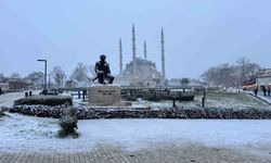 Edirne'de kar yağışı etkili oluyor