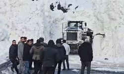 Hakkâri-Van ve Şırnak yolunda çığ alarmı