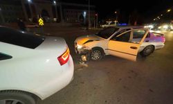 Karaman'da otomobiller çapıştı: 1 yaralı