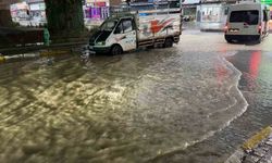Kuşadası'nda şiddetli yağış ve dolu etkili oldu