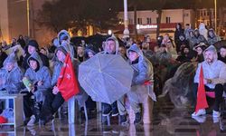 A Milli Futbol Takımı'na yağmur altında destek