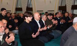 Adıyaman'da bayram namazı sonrası protokol vatandaşlarla bayramlaştı