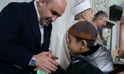 AK Parti İl Başkanı Gürhan Albayrak, Reşadiye Camii'nde vatandaşlarla bayramlaştı