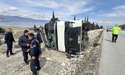 Alkollü sürücünün kullandığı tır yan yattı: 1 yaralı