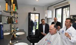 Altıeylül Belediyesi'nden emeklilere 'Halk Berberi' hizmeti