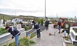 Altıeylül'de bayram öncesi mezarlıklarda yoğun mesai