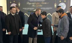 Arnavutköy'de bayram namazı sonrası ilçe protokolü vatandaşlarla bayramlaştı