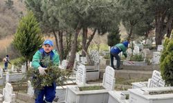 Arnavutköy'de bayram öncesi mezarlıklar temizlenerek ziyarete hazır hale getirildi
