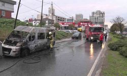 Ataşehir'de servis minibüsü yanarak küle döndü