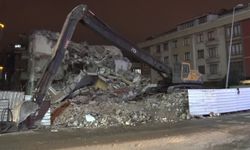 Avcılar'da kentsel dönüşüm kapsamında yapılan yıkım kontrolden çıktı, o anlar kamerada
