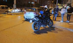 Bafra'da motosiklet otomobile çarptı: 1 yaralı