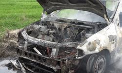 Bafra'da otomobil alevlere teslim oldu