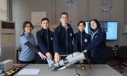 Bahçesinde Boeing 737 eğitim uçağı ve F-4 Phantom ile geleceğin havacılarını yetiştiren lise