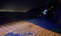 Balık tutmak için açılan kayık battı, baba-oğul ölümden döndü