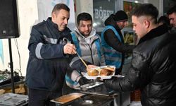 Başkan Ahmet Akın, sahurunu hal esnafıyla birlikte yaptı